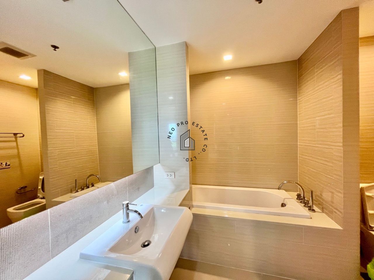 รูปภาพเพิ่มเติม ให้เช่าคอนโด-ระดับ-luxury-1ห้องนอน-1ห้องน้ำ-ที่จอดรถ110เปอร์เซ็นต์-รปภ.24ชม.-เฟอร์นิเจอร์ครบ-พร้อมอยู่ - ลำดับที่ 10