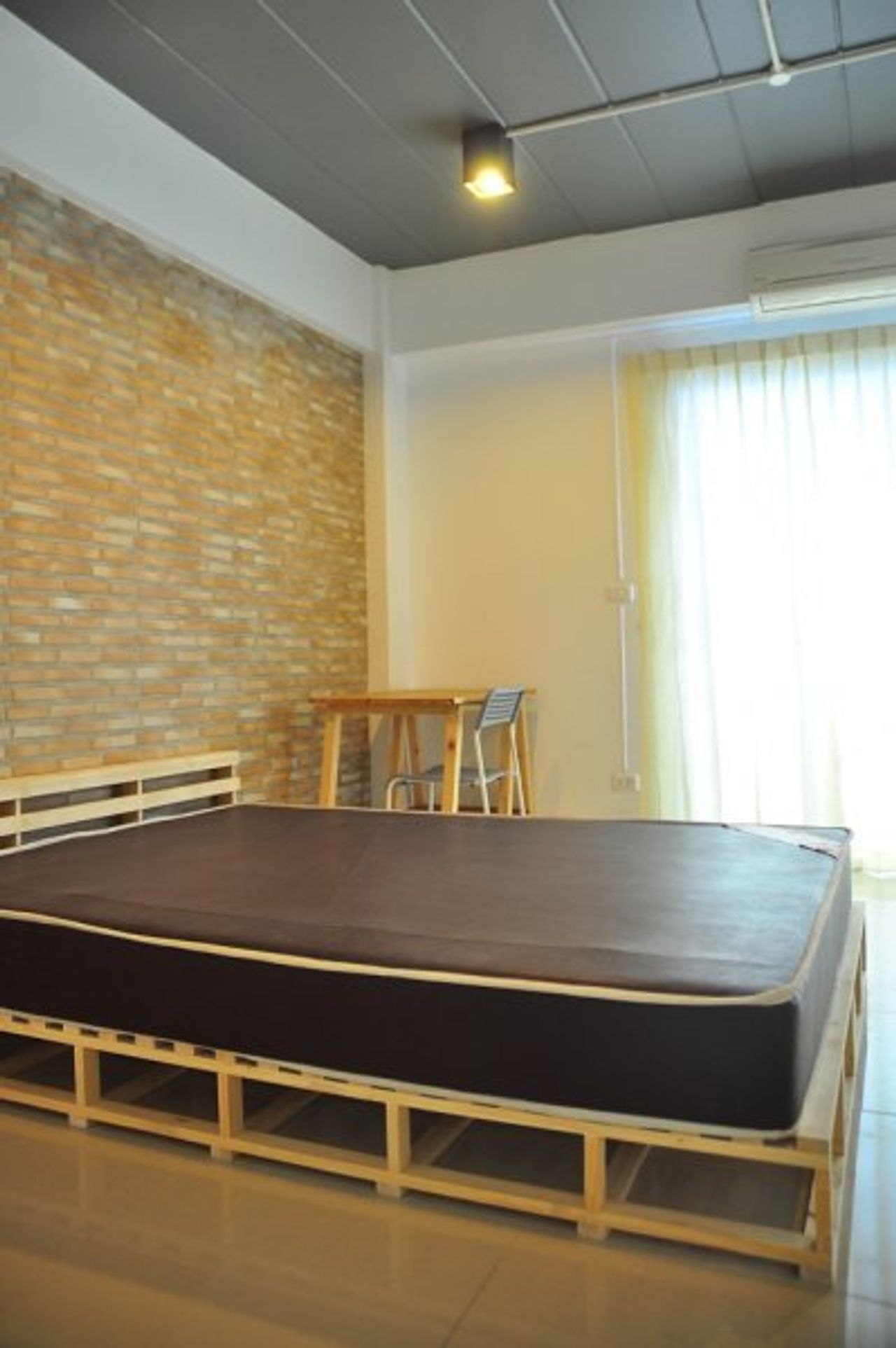 รูปภาพเพิ่มเติม ซัมแวร์-ทู-สลีป - Somewhere-to-Sleep - ลำดับที่ 14
