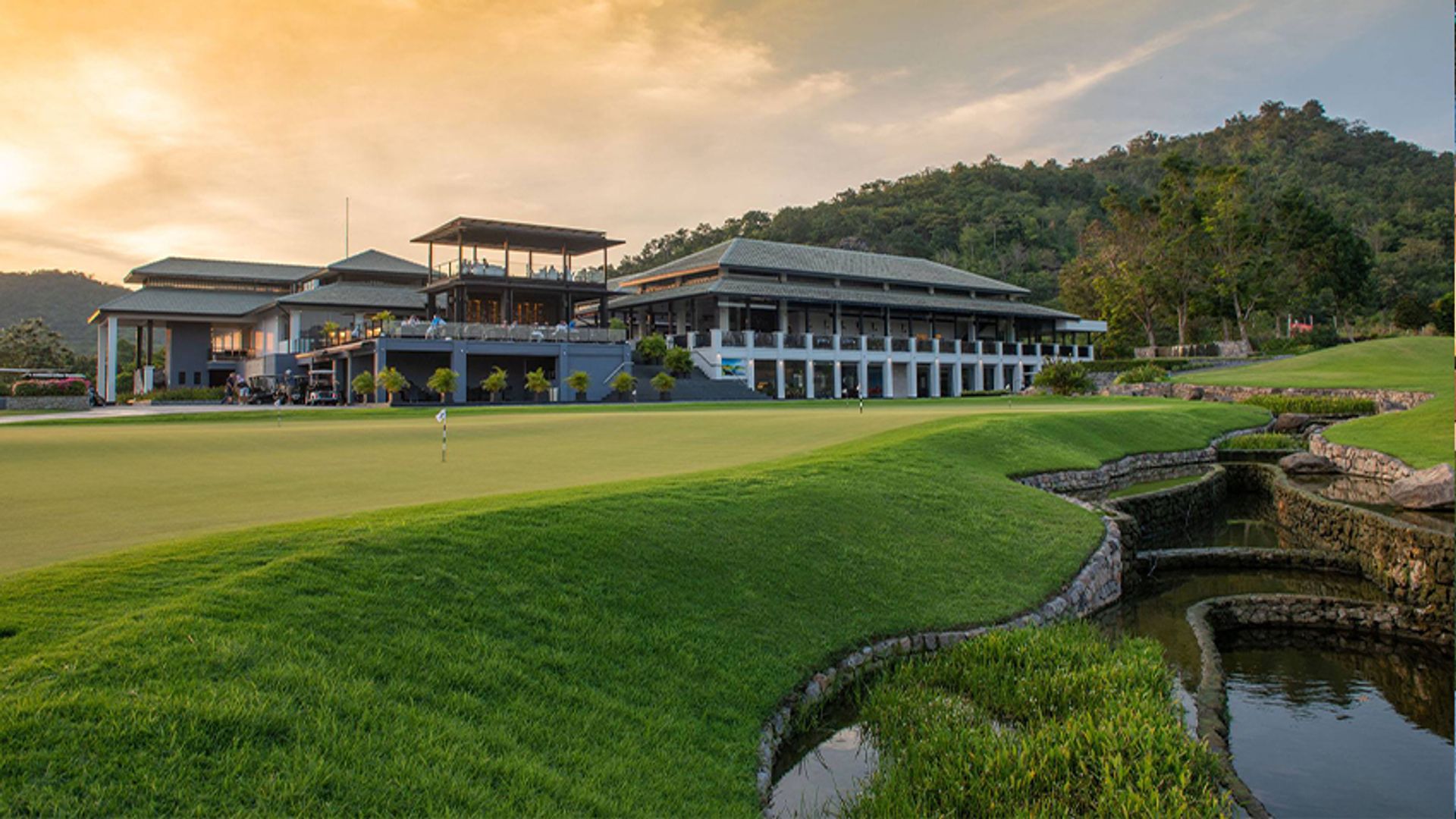 แบล็คเมาท์เท่น กอล์ฟ คอร์ส Black Mountain Golf Course โครงการบ้านหัว