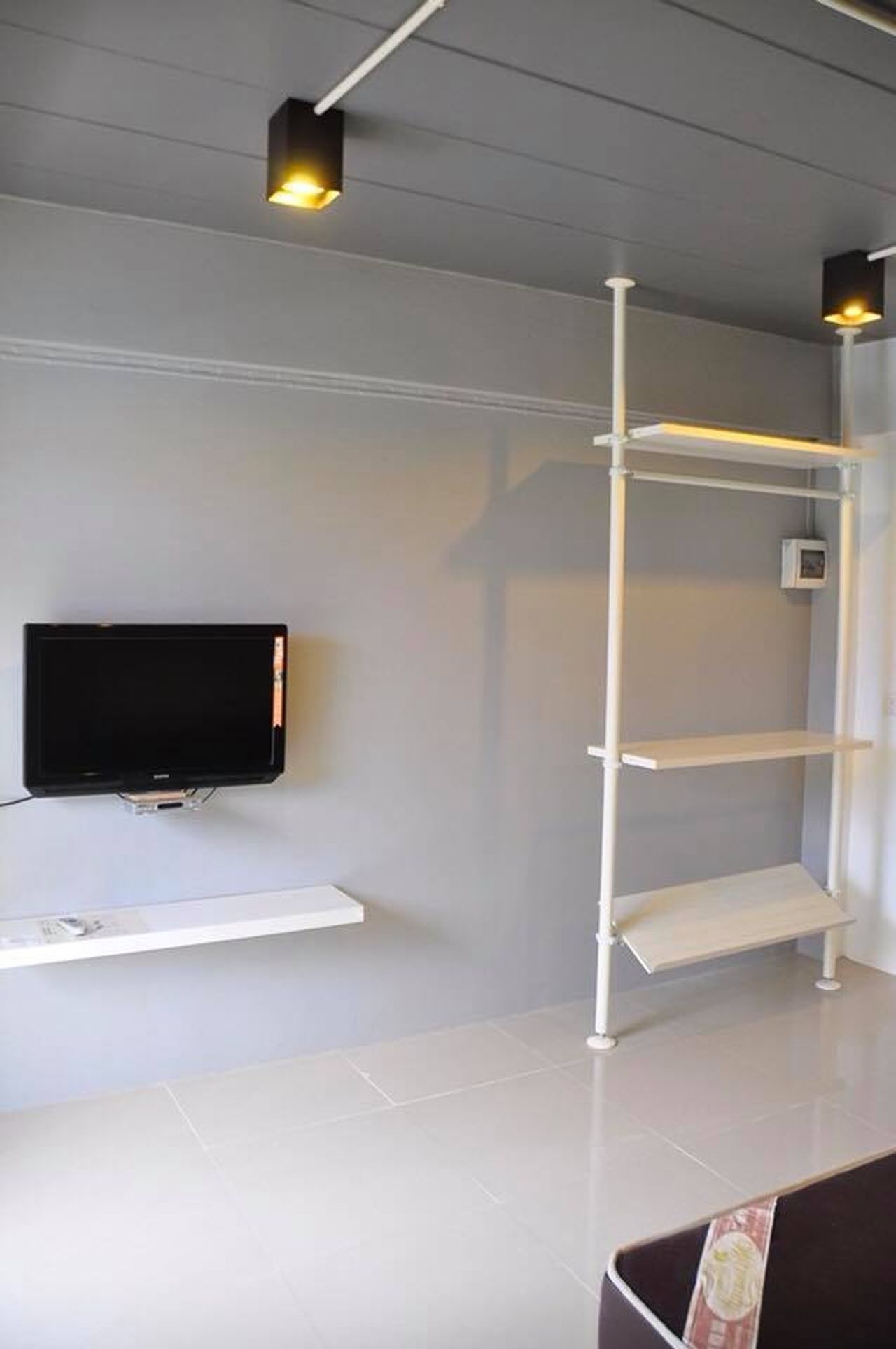 รูปภาพเพิ่มเติม ซัมแวร์-ทู-สลีป - Somewhere-to-Sleep - ลำดับที่ 3