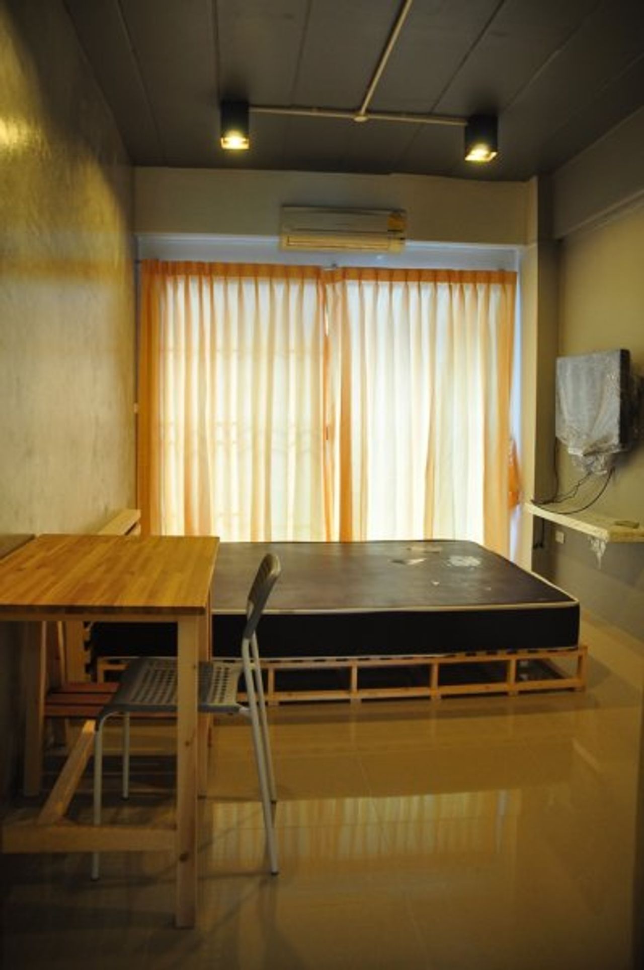 รูปภาพเพิ่มเติม ซัมแวร์-ทู-สลีป - Somewhere-to-Sleep - ลำดับที่ 7